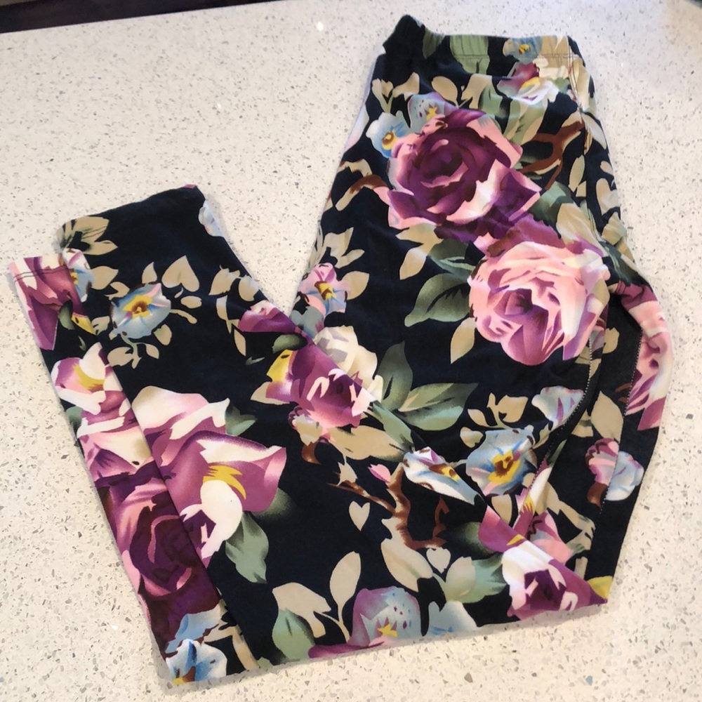Agnes and Dora S/M leggings. NWOT. NEVER WORN.